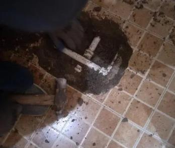 张家界卫生间漏水维修公司为您分享下卫生间渗水如何处理及注意事项